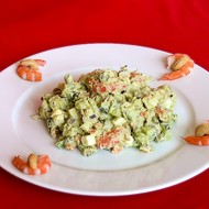 Оливье с креветками, авокадо и домашним майонезом