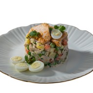 Оливье с пряной курицей