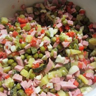 Оливье с солеными огурцами