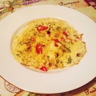 Омлет с луком-пореем и помидорами