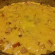 Омлет с овощами и ветчиной