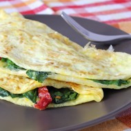 Омлет со шпинатом и сыром