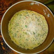 Омлет в микроволновке с зеленью и тертым сыром