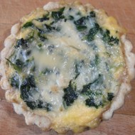 Ореховая тарталетка с горгонзолой и шпинатом