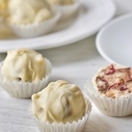 Ореховые конфеты с клюквой в белом шоколаде