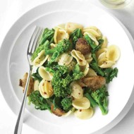 Орекьетте с брокколи и колбасками