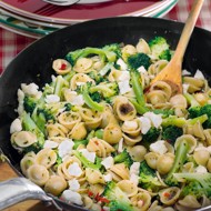 Ореккьетте с брокколи и козьим сыром