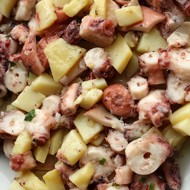 Осьминог с картофелем