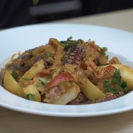 Осьминог в томатном соусе