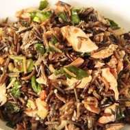 Острый лосось с диким рисом