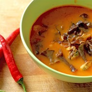 Острый суп с рисовой лапшой