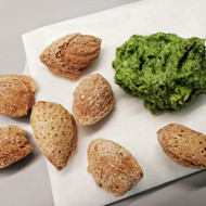 Острое песто из рукколы и шпината