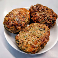 Острые котлеты с сыром и шпинатом