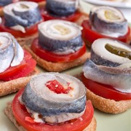 Открытый бутерброд с селедкой