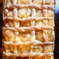 Открытый яблочный пирог