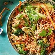 Овощи по-китайски с яичной лапшой