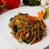 Овощи по-тайски с вермишелью