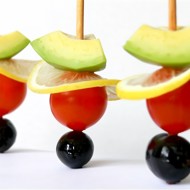 Овощные и фруктовые канапе с авокадо