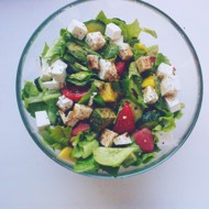 Овощной салат с манго