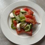 Овощной салат с моцареллой