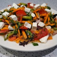 Овощной салат с тыквой, брынзой и лимонным соком