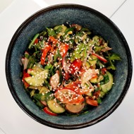 Овощной салат с вялеными томатами