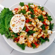 Овощной салат с яйцом и сметаной