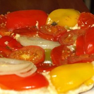 Овощной тарт с помидорами, болгарским перцем, луком