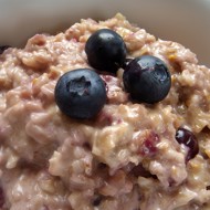 Овсяная каша с черникой и апельсиновой цедрой
