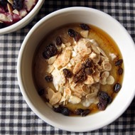 Овсяная каша с виски, изюмом и миндалем