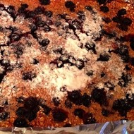 Овсяный пирог с бананами и ягодами