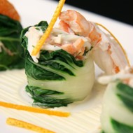 Пак чой с салатом из краба, апельсином и лангустами