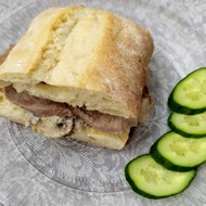 Панини с говяжьим языком и грибами