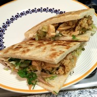 Панини с курицей и солеными огурцами