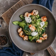 Паппарделле из кабачков с креветками и песто