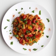 Паприкаш с зелеными яблоками из курицы