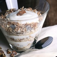 Парфе с йогуртом и гранолой