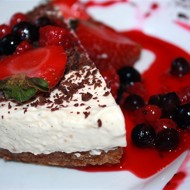 Парфе с соусом из лесных ягод