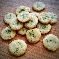 Пармезановое печенье с розмарином и солью