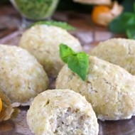 Паровые рыбные котлеты с перловкой