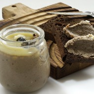 Паштет из куриной печени с коньяком и черносливом