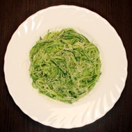 Паста из цукини с йогуртовым соусом