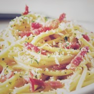 Паста карбонара с пармезаном