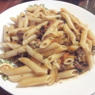 Паста пенне со свиным фаршем и фенхелем