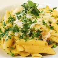 Паста пенне в сырном соусе с кукурузой