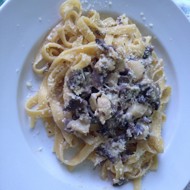 Паста под сливочным соусом с гребешками