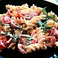 Паста с черри, рукколой и сливочным сыром