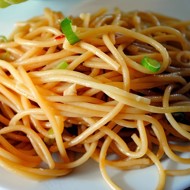 Паста с чесноком и соевым соусом