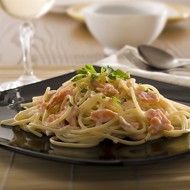 Паста с консервированным лососем в сливках