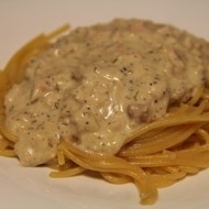 Паста с копченой курицей и плавленным сыром